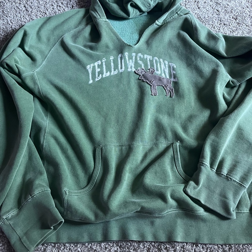 Genuine Merchandise Green Yellowstone Men's Sweater